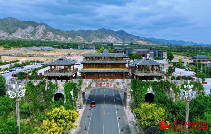 鄭國(guó)渠，陜西省第一處世界灌溉工程遺產(chǎn)（航拍圖）。人民網(wǎng)記者 孫挺攝
