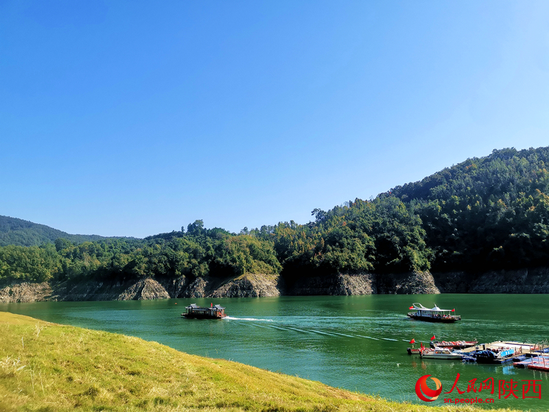 秋日瀛湖上的“親水旅游”。人民網(wǎng) 王麗攝